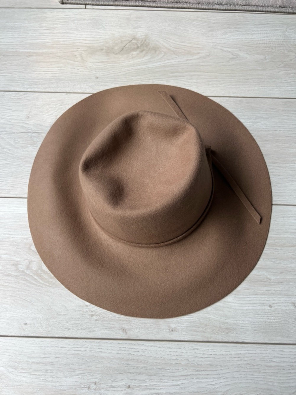 Le chateau 100% Brown Wool / Laine hat. NWOT